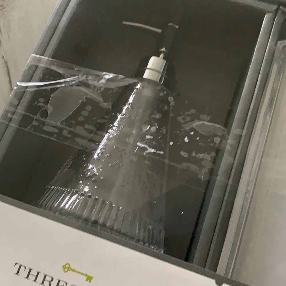 THRESHOLD Soap pump Glass Tumbler Soap tray‎ clear NIB bathroom accessories
